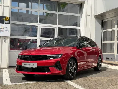 Usata Opel Astra Ultimate 131 CV (96 kW) 2024 Rosso Utilitaria