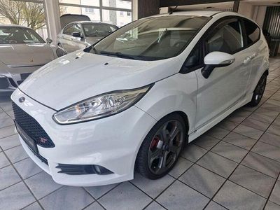 Gebraucht Ford Fiesta Performance Edition 182 PS (133 kW) 2015 Weiß Limousine