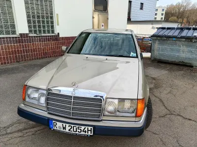 Używany Mercedes E200 118 KM (86 kW) 1992 Szary Kombi