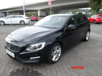 Gebraucht Volvo V60 Business Edition 190 PS (139 kW) 2016 Schwarz Kombi