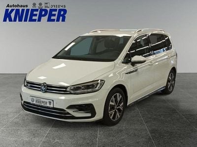 Gebraucht VW Touran Highline 150 PS (110 kW) 2024 Weiß Van / Kleinbus