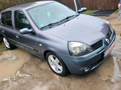Grau Gebraucht 2005 Renault Clio II Kleinwagen | 650 €