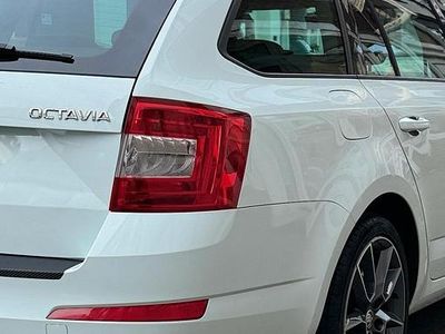 Gebraucht Skoda Octavia Ambition 150 PS (110 kW) 2016 Weiß Kleinwagen