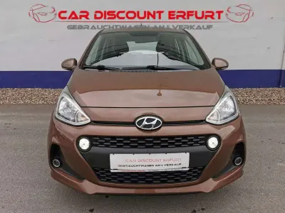 Gebraucht Hyundai i10 87 PS (63 kW) 2017 Cashmere brown / met Kleinwagen