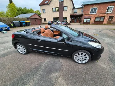 Gebraucht Peugeot 207 CC 111 PS (81 kW) 2012 Schwarz Cabrio
