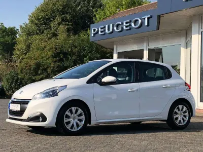 Gebraucht Peugeot 208 Active 82 PS (60 kW) 2018 Lack weiss banquise/deckende l Kleinwagen