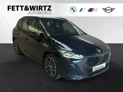 Gebraucht BMW 220 Active Tourer M Sport 163 PS (119 kW) 2025 Saphirschwarz Van / Kleinbus