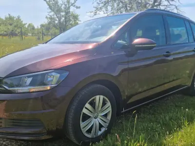 Gebraucht VW Touran 110 PS (80 kW) 2018 Rot Van / Kleinbus