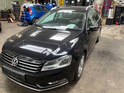 Schwarz Gebraucht 2011 VW Passat Highline Kombi | 5.950 € (Guter Preis)