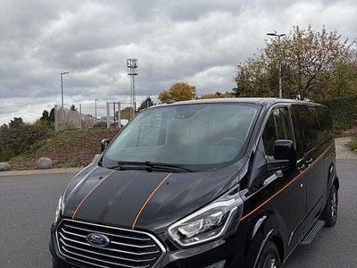 Second-hand Ford Tourneo 170 CP (125 kW) 2023 Negru Monovolum