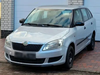 Gebraucht Skoda Fabia 90 PS (66 kW) 2011 Grau Limousine