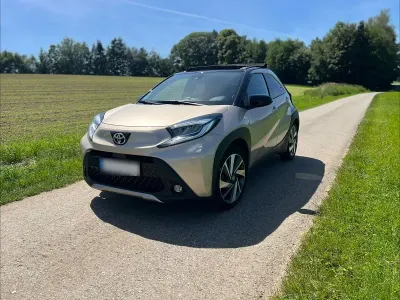 Gebraucht Toyota Aygo Team 72 PS (52 kW) 2024 Beige Kleinwagen