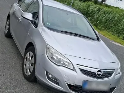 Gebraucht Opel Astra 109 PS (80 kW) 2012 Silber Kombi