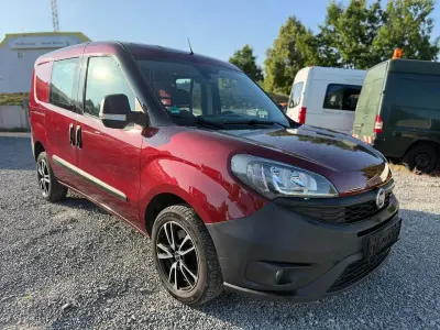 Gebraucht Fiat Doblò 120 PS (88 kW) 2020 Colore esterno (dunkelrot) Van / Kleinbus