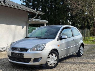 Gebraucht Ford Fiesta 60 PS (44 kW) 2007 Grau Kleinwagen