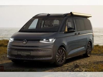 Neu VW California California 150 PS (110 kW) 2025 Grau (indiumgrau metallic) Van