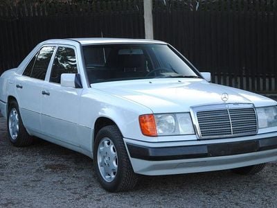 Second-hand Mercedes 200 118 CP (86 kW) 1992 Alb Berlinǎ