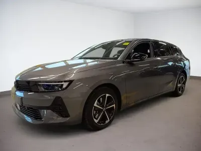 Gebraucht Opel Astra 131 PS (96 kW) 2024 Mondsteingrau Kleinwagen
