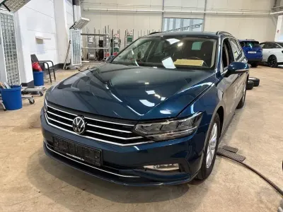Gebraucht VW Passat Business 150 PS (110 kW) 2023 Blau Kombi