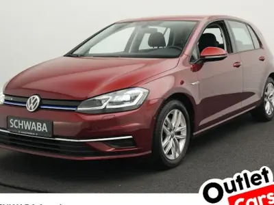 Gebraucht VW Golf VII Comfortline 130 PS (95 kW) 2019 Rot Limousine