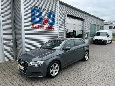 Gebraucht Audi A3 Basis 116 PS (85 kW) 2018 Grau Limousine