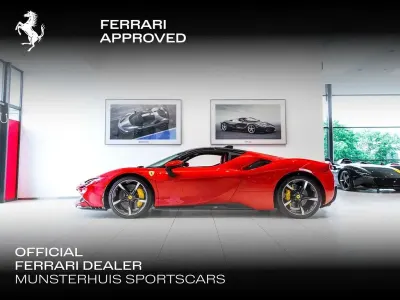 Usata Ferrari SF90 999 CV (734 kW) 2024 Rosso