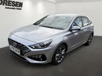 Gebraucht Hyundai i30 Trend 120 PS (88 kW) 2023 Silber Limousine
