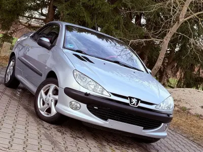 Gebraucht Peugeot 206 CC 109 PS (80 kW) 2002 Silber Cabrio