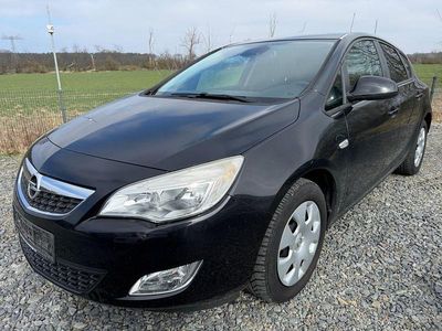 Gebraucht Opel Astra 140 PS (102 kW) 2011 Schwarz Limousine