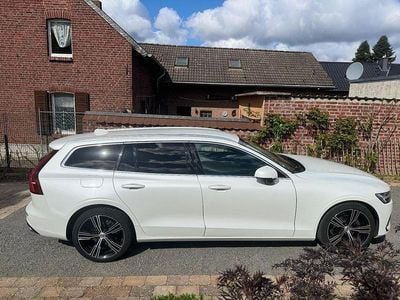 Second-hand Volvo V60 Inscription 150 CP (110 kW) 2020 Alb Break