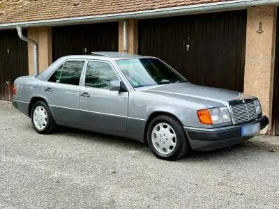 Gebraucht Mercedes E230 132 PS (97 kW) 1992 Grau Limousine