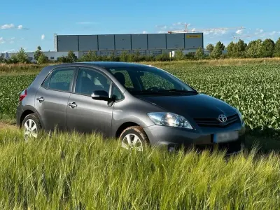 Gebraucht Toyota Auris 132 PS (97 kW) 2012 Grau Kleinwagen