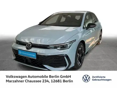 Gebraucht VW Golf VIII R-line 150 PS (110 kW) 2025 Crystal ice blue metallic Limousine