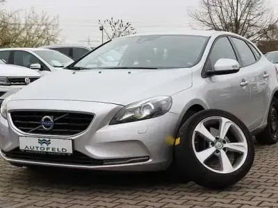 Gebraucht Volvo V40 You! 120 PS (88 kW) 2015 Silber Limousine