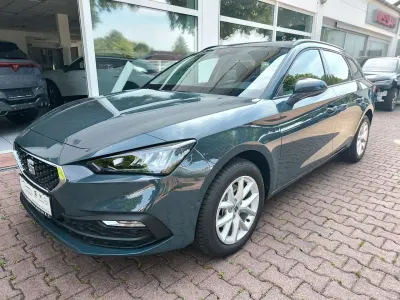 Neu Seat Leon Style 116 PS (85 kW) 2025 Blau Limousine