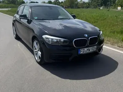 Gebraucht BMW 118 Advantage 136 PS (100 kW) 2017 Schwarz Limousine
