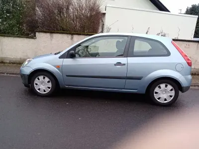 Gebraucht Ford Fiesta 69 PS (50 kW) 2005 Blau Kleinwagen