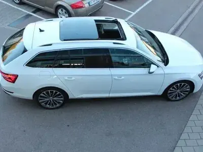 Używany Skoda Superb LAURIN & KLEMENT 280 KM (205 kW) 2023 Biały Kombi