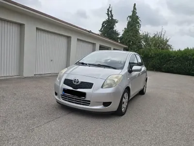Gebraucht Toyota Yaris Sol 87 PS (63 kW) 2006 Silber Limousine