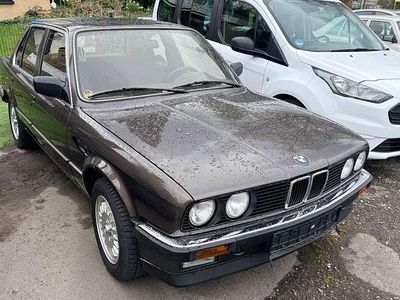 Second-hand BMW 320 Sport Line 129 CP (94 kW) 1987 Maro Berlinǎ