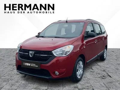 Gebraucht Dacia Lodgy Comfort 131 PS (96 kW) 2020 Kalaharirot metallic (rot) Van / Kleinbus