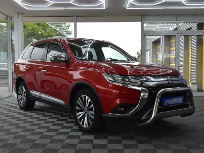 Gebraucht Mitsubishi Outlander Diamant Edition 150 PS (110 kW) 2019 Rot SUV