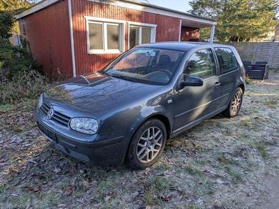 Grau Gebraucht 2002 VW Golf GTI Limousine | 2.222 € (Fairer Preis)