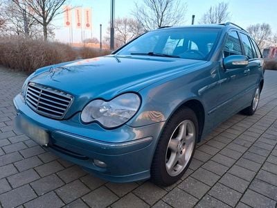 Blau Gebraucht 2001 Mercedes C200 Avantgarde Kombi | 9.900 €