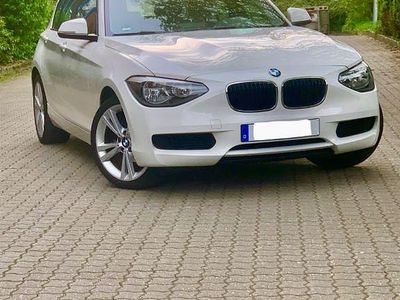 Gebraucht BMW 114 Advantage 102 PS (75 kW) 2012 Weiß Kleinwagen