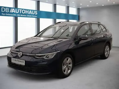 Second-hand VW Golf VIII Life 110 CP (80 kW) 2024 Albastru Break