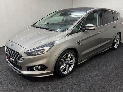 Grau Gebraucht 2016 Ford S-MAX Titanium Van / Kleinbus | 16.600 € (Fairer Preis)