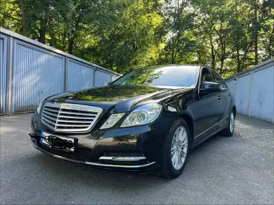 Gebraucht Mercedes E200 Avantgarde 136 PS (100 kW) 2012 Schwarz Limousine
