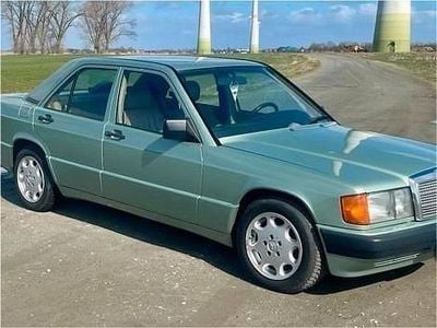 Usata Mercedes 190 160 CV (117 kW) 1989 Verde Berlina