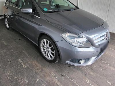 Mercedes B200